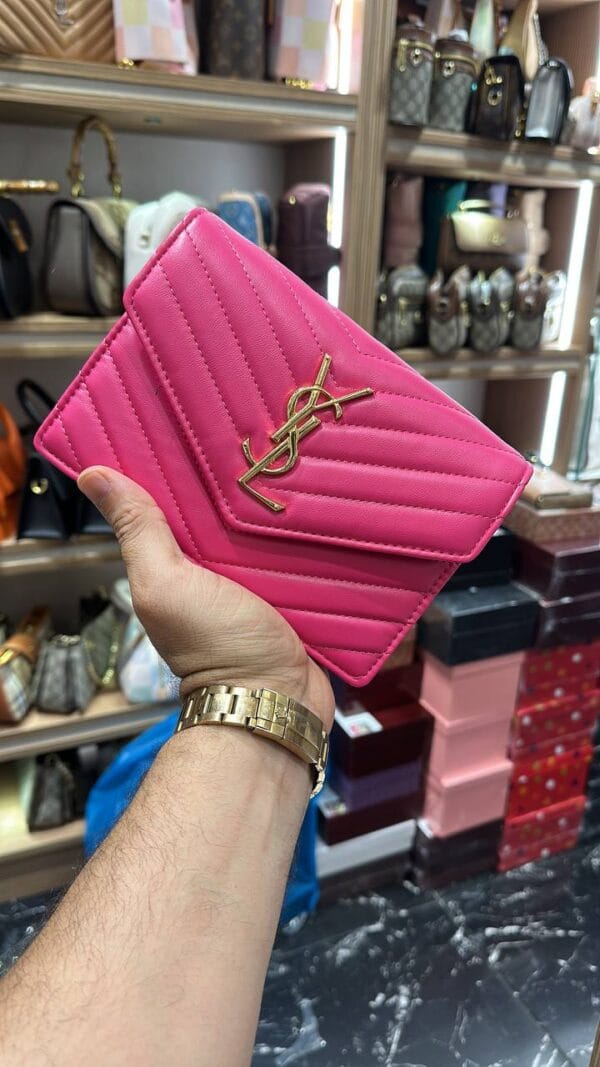 WhatsApp Image 2025-10-26 at 16.41.05 Sac Pochette / Portefeuille Chaîne Matelassé Fushia