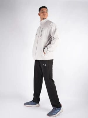 WhatsApp Image 2026-02-13 at 10.10.15 Survêtement Under Armour Chic & comfortable Ref-SV17210G ( Gris Clair + Noir )